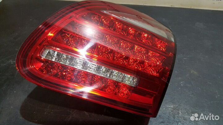 Фонарь крышки багажника правый Porsche Cayenne 958