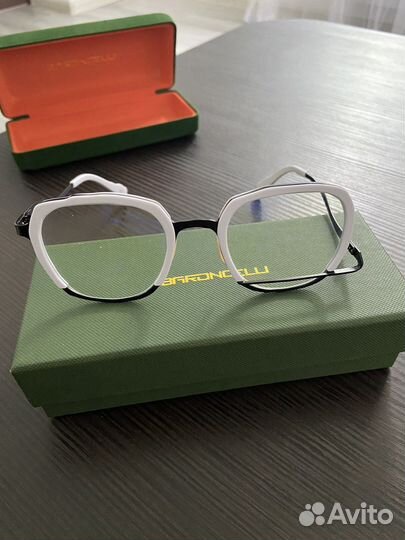 Солнечные очки женские