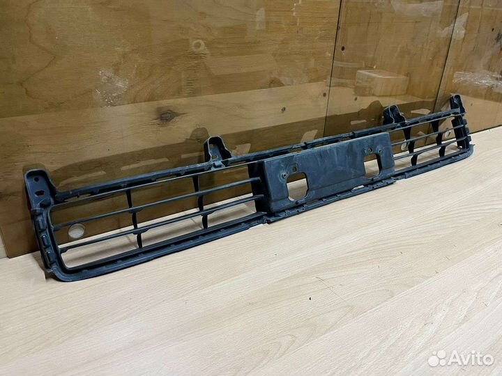 Решётка переднего бампера Toyota Land Cruiser 200