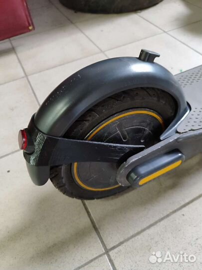 Поддержка крыла ninebot max g30