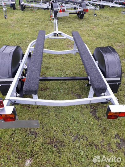 Лодочный прицеп до 3.9м