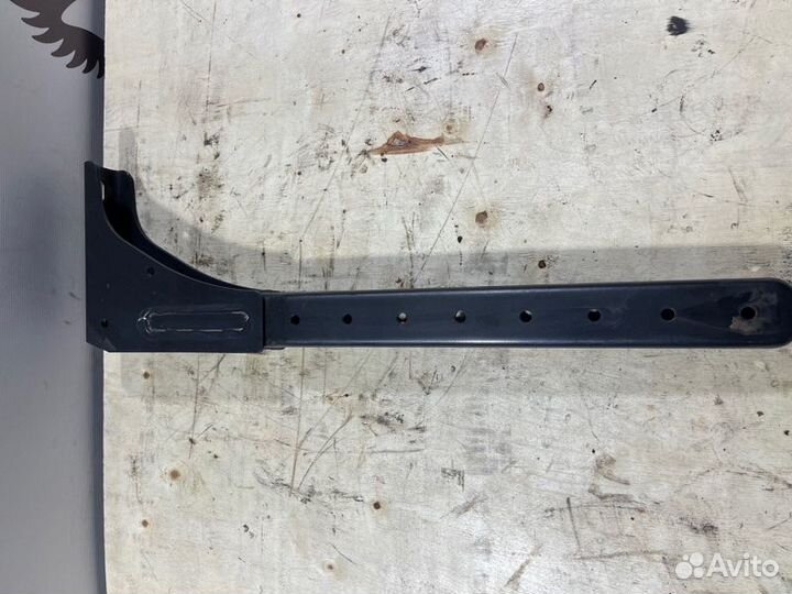 Кронштейн крыла левый Man Tgl