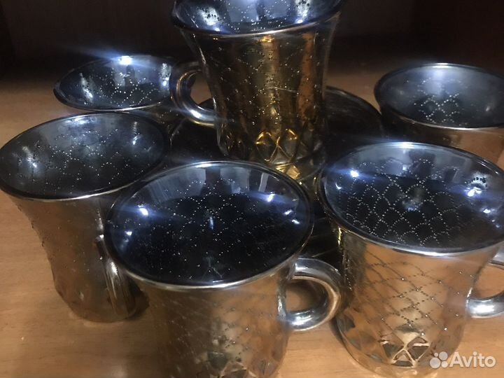 Кофейные чашки с блюдцами