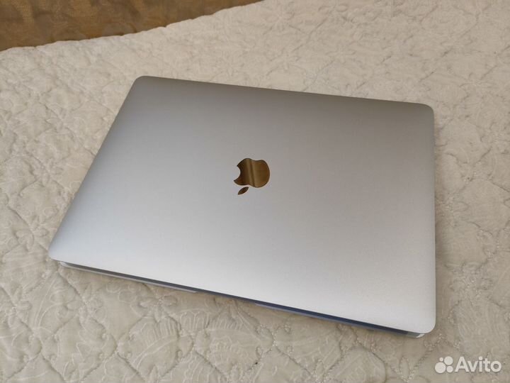 Apple Macbook air m1 8gb 256 silver. Идеал