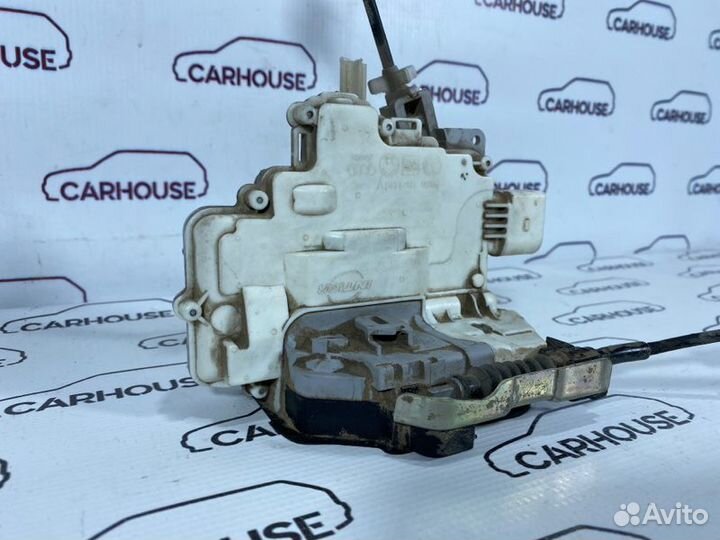 Замок двери задний правый Volkswagen Touareg NF