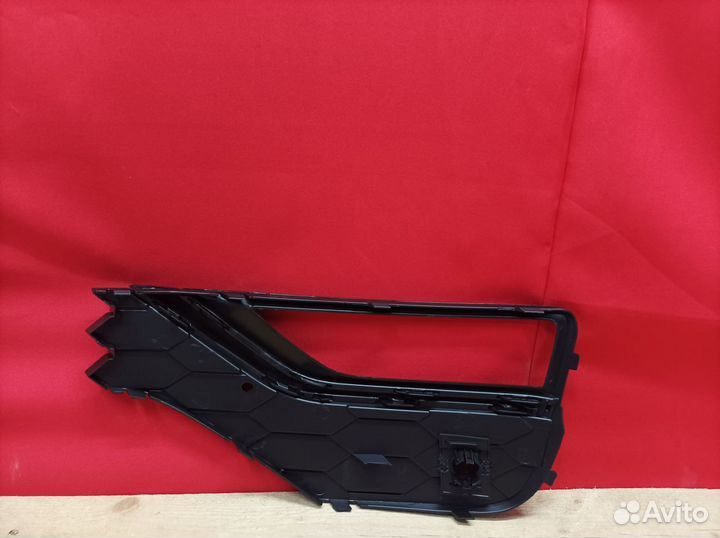 Окантовка птф правая Volkswagen Amarok 2 на 2010