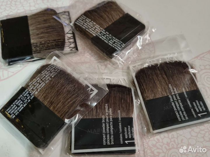 Кисти, спонжи, матирующие салфетки Mary Kay