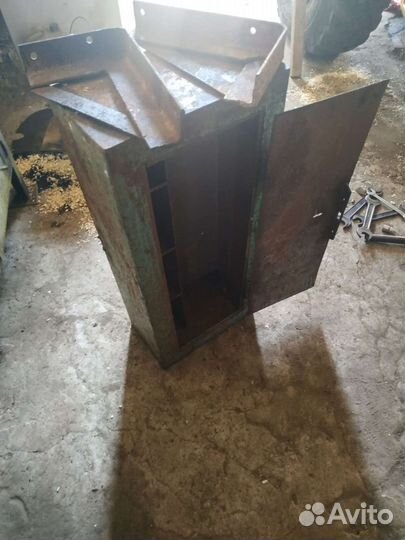 Ящик для инструмента с креплением на раму авто