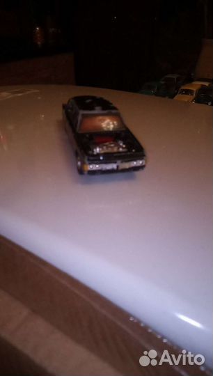 Модель автомобиля 1:43 СССР чайка газ 14