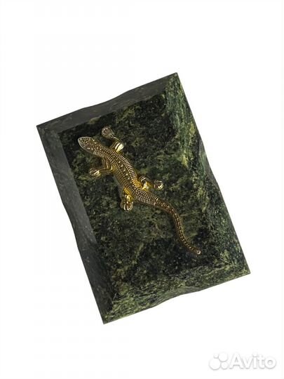 Малахитовая шкатулка с ящерицей