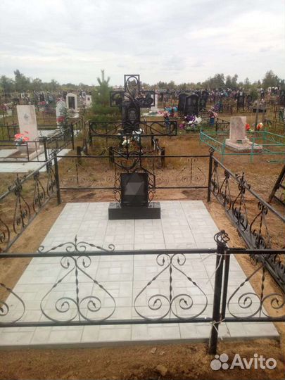 Благоустройство могил, укладка тротуарной плитки
