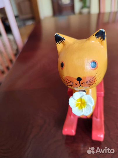 Статуэтка Кошка с цветком