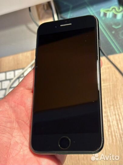 iPhone SE (2020), 64 ГБ
