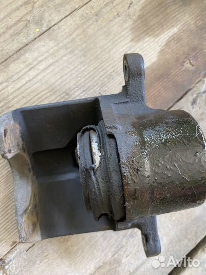 Суппорта передние toyota mark 2 100