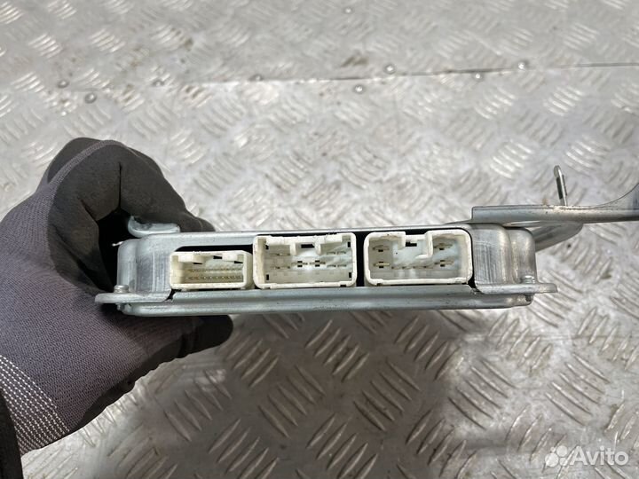 Блок управления рулевой рейкой Lexus LS (lV)