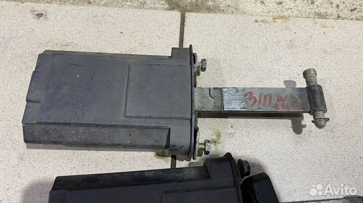 Ограничители дверей Mercedes Benz W140