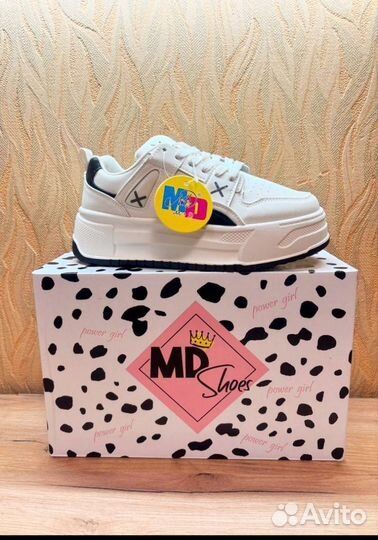 Кроссовки женские