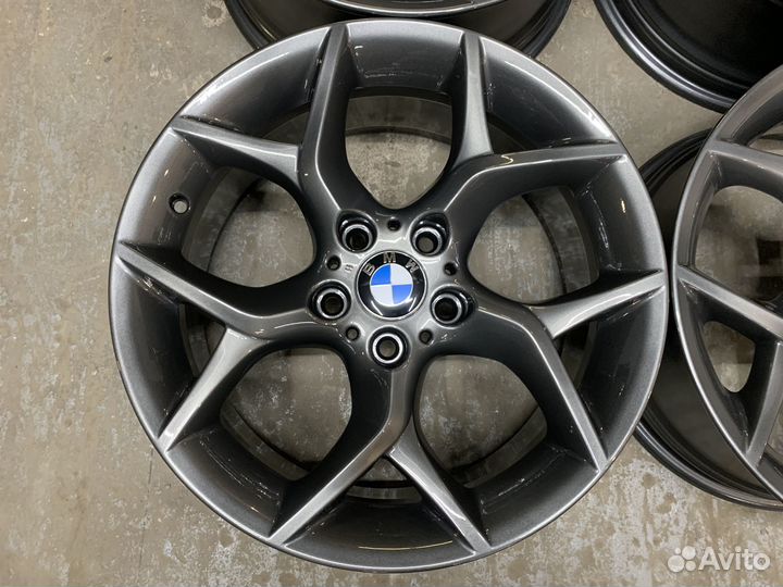 Комплект оригинальных литых дисков BMW 322 R18