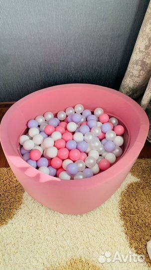 Сухой бассейн с шариками