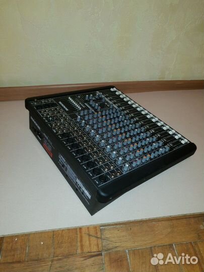 Микшерный пульт Mackie cfx12mk2