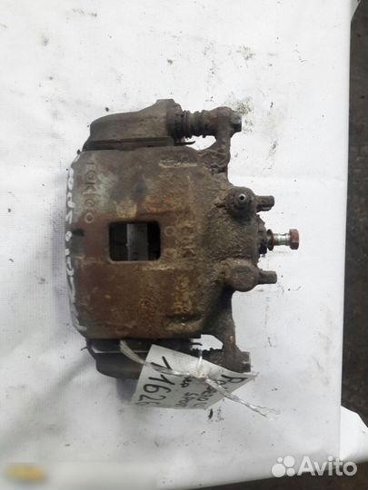 Суппорт передний левый Mitsubishi Pajero Montero S