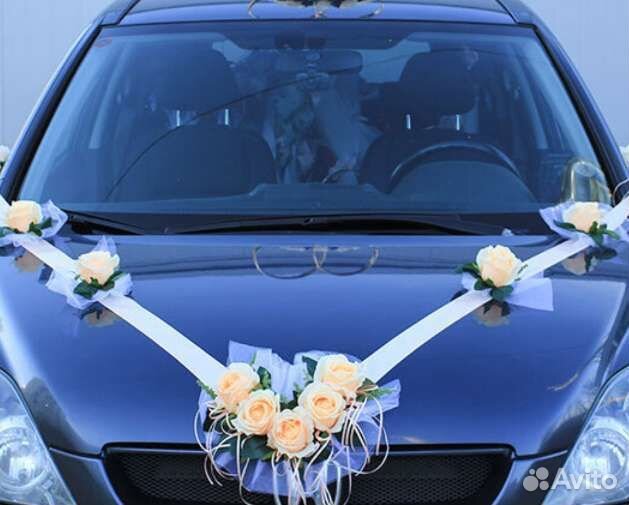 Свадебное украшение на машину