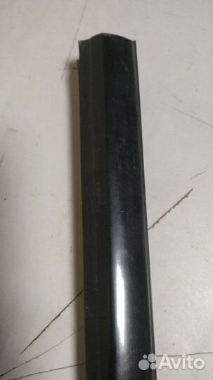 Уплотнитель стекла двери задний левый Kia Spectra