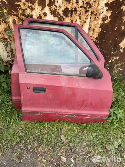Продам переднюю правую дверь на Шкоду Фелицию