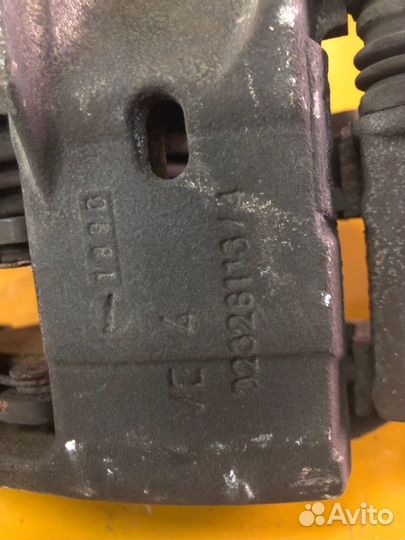 Суппорт передний правый Volvo V40 2003