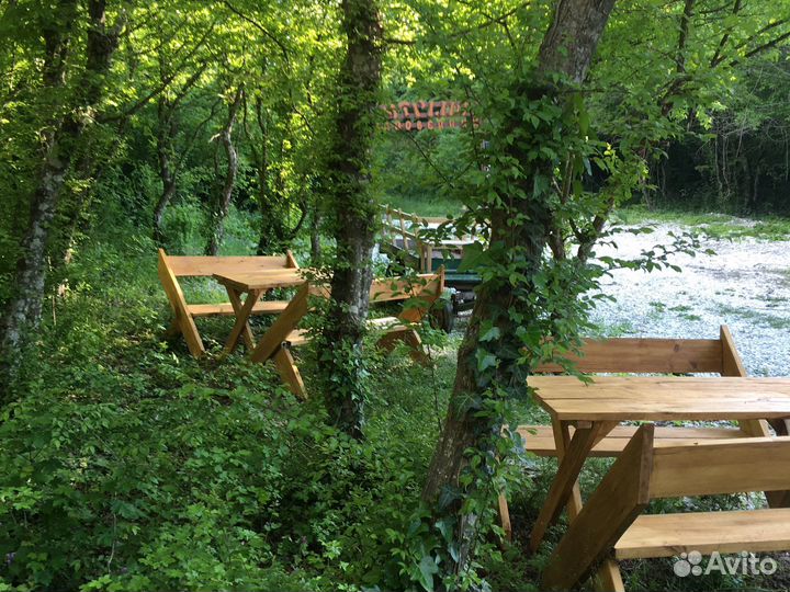 Беседки, место отдыха, столик в лесу