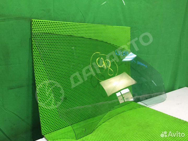 Стекло двери переднее правое Mercedes-Benz Clk