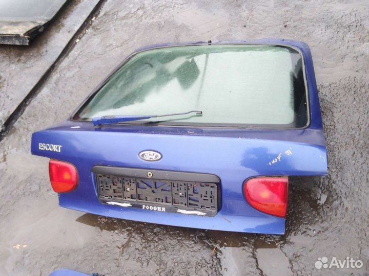 Крышка багажника Ford Escort