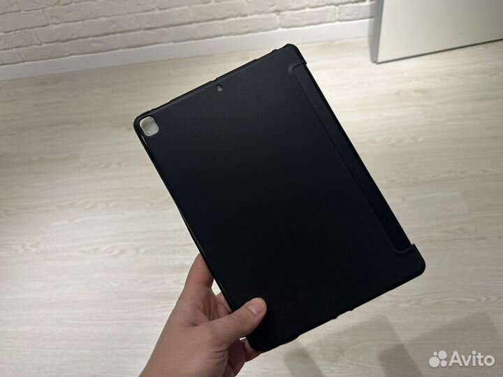 Чехлы на iPad 10.2