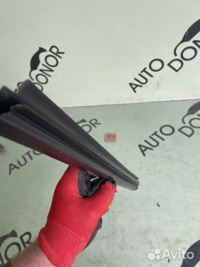 Уплотнитель стекла задний левый march ak12