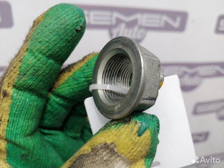 Гайка ступичная передняя Honda Civic FD1 FD3 FD7