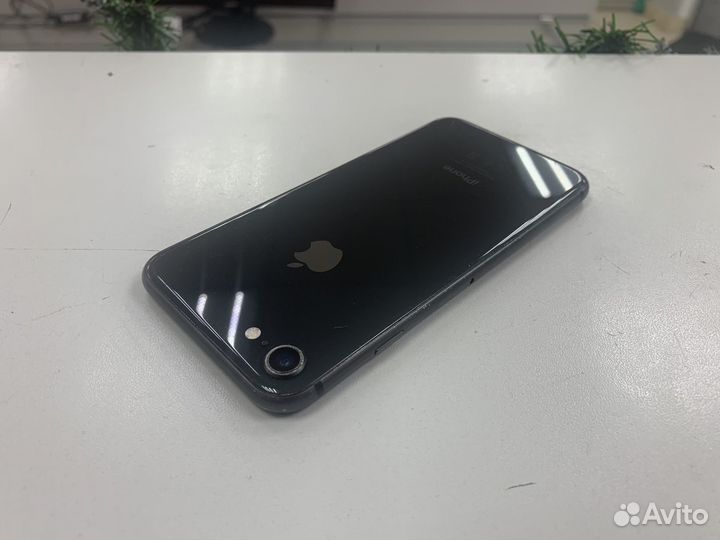 iPhone 8, 64 ГБ