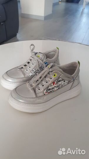 Кроссовки для девочки