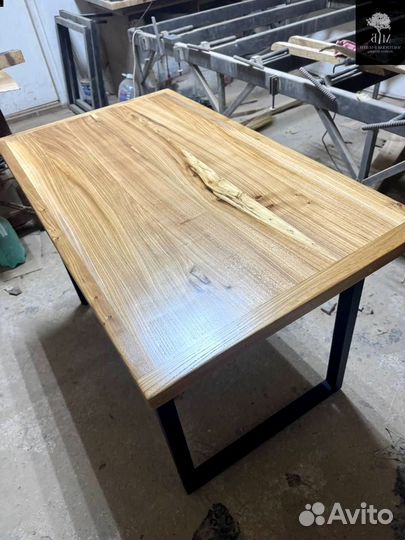 Дизайнерский стол