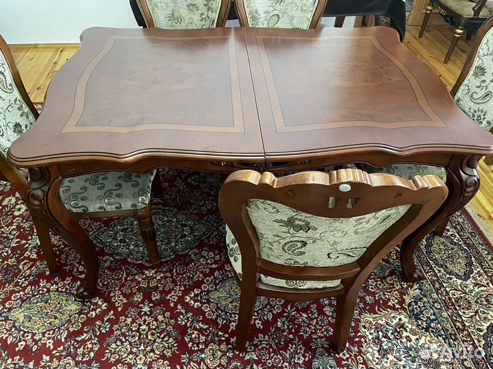 Стол и стулья