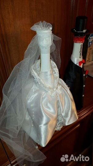 Свадебный наряд для бутылок шампанского