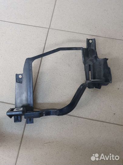 Bmw e60 крепление фар