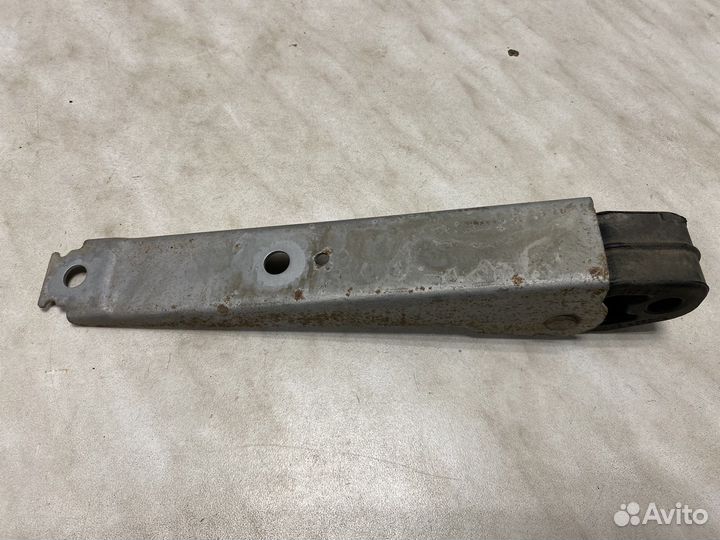 Кронштейн глушителя Skoda Fabia 2