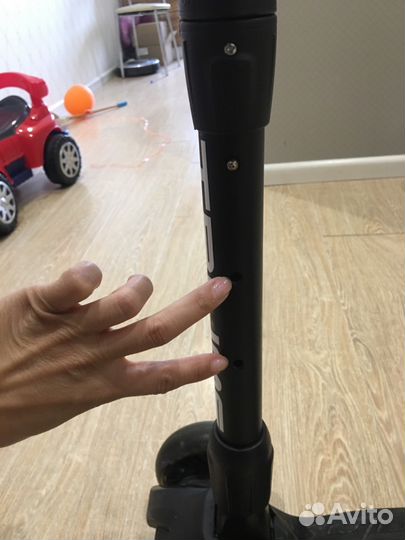 Растущий самокат со светящимися колёсами