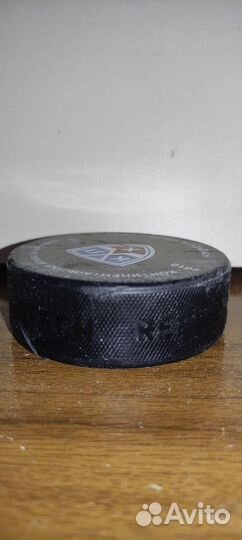 Шайба хоккейная с матча кхл сезон 2010