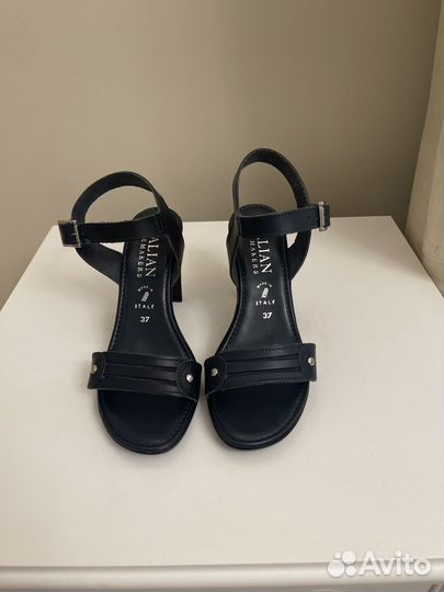 Босоножки на каблуке italian р37