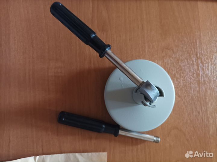 Закаточная машинка для жестяных банок