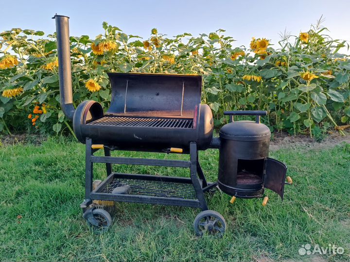 Мангал с печью под казан и трубой и коптилкай