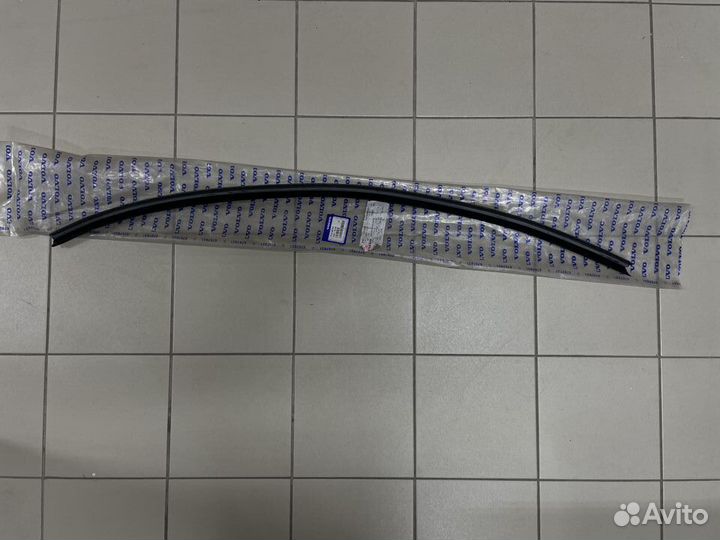 Уплотнитель стекла двери передн.левой Volvo C30