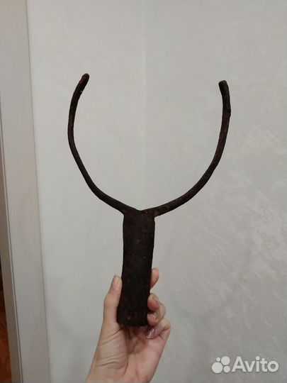 Старинный ухват для горшков в печи