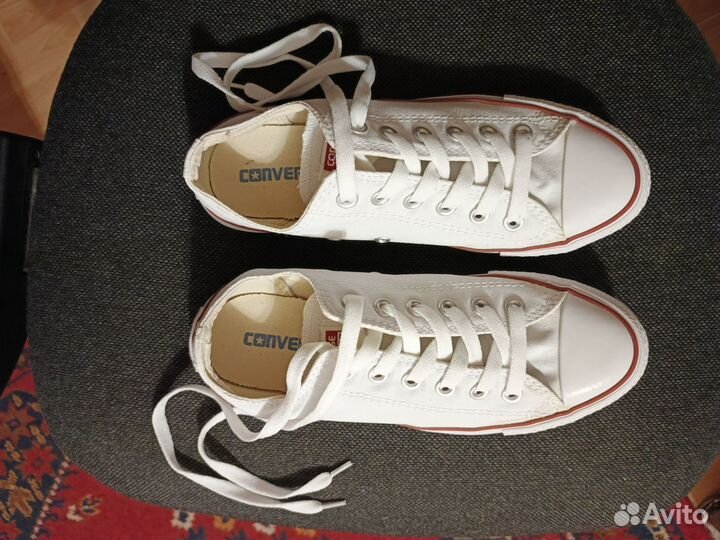 Кеды (подойдут и женщинам, и мужчинам)